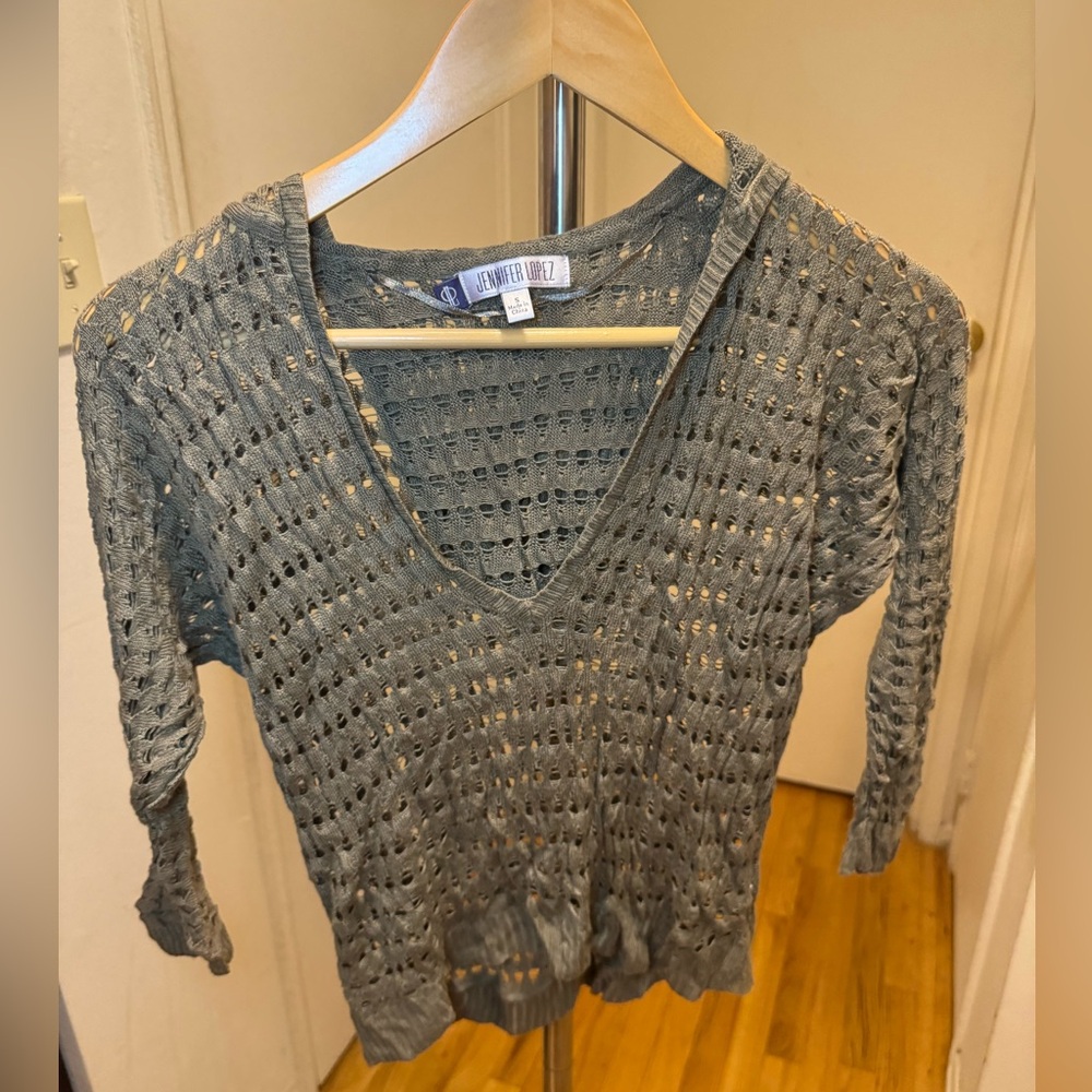 EUC Jennifer Lopez army green knitted pullover hoodie. Size small.